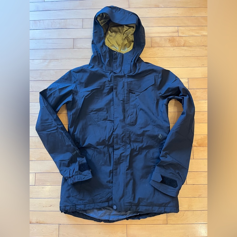 Volcom EQS Women’s Gore-Tex Waterproof Snowboarding/ Ski Jacket in Black